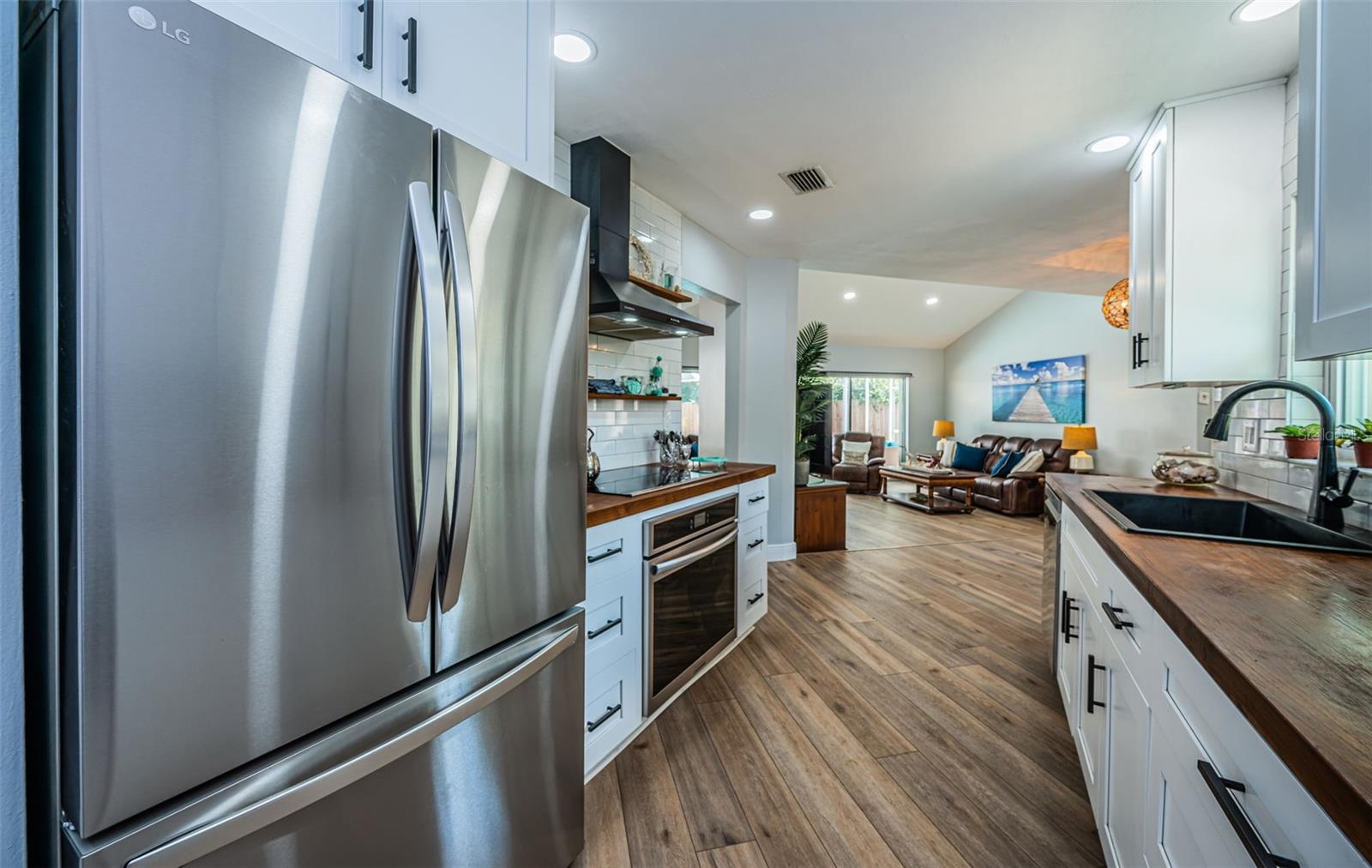18 BEL FOREST DR