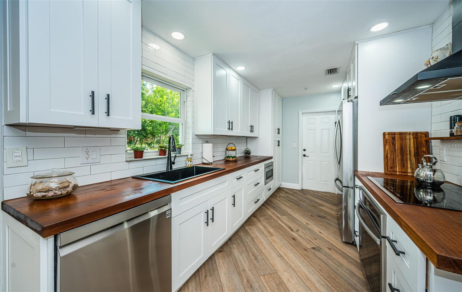 18 BEL FOREST DR