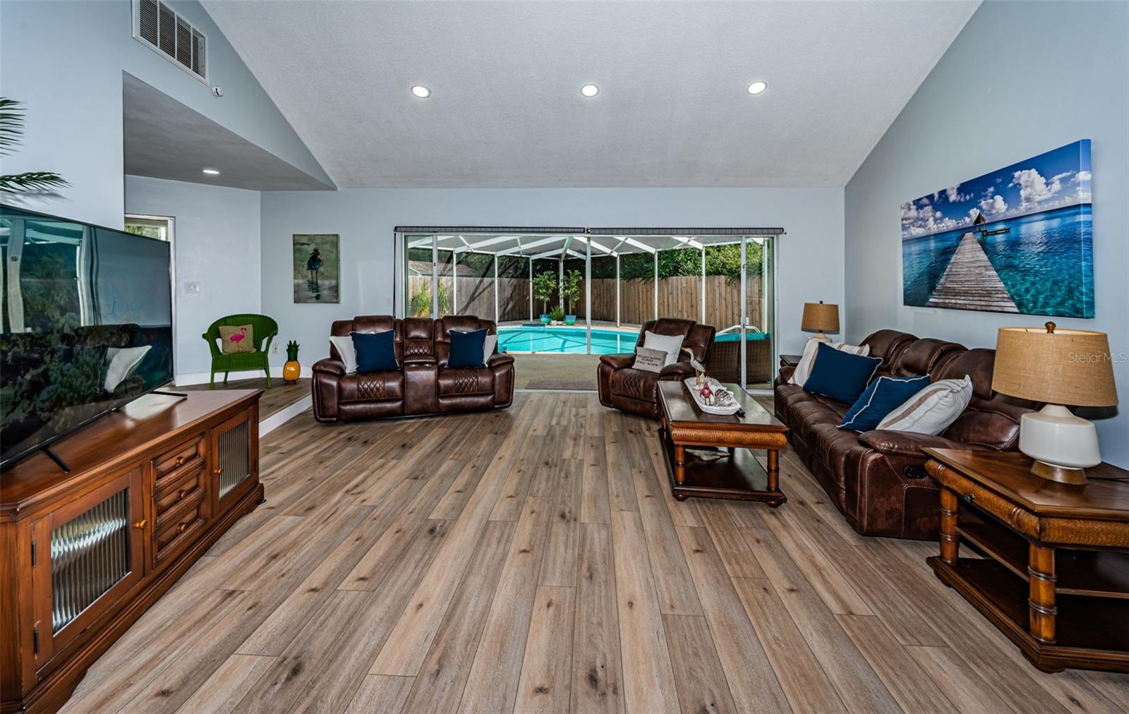 18 BEL FOREST DR