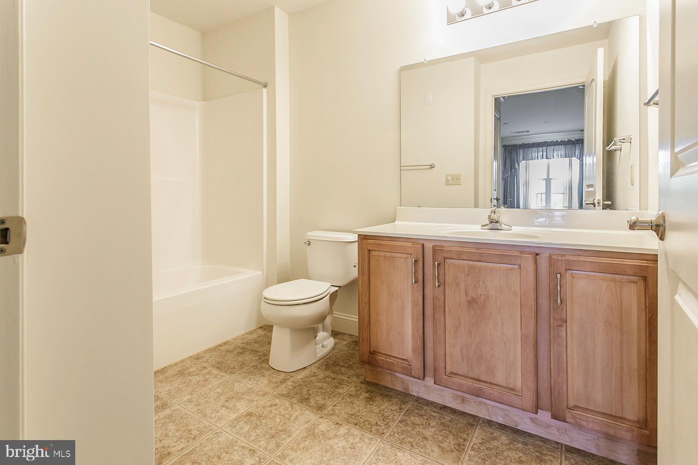 3920 Ashland Dr #225