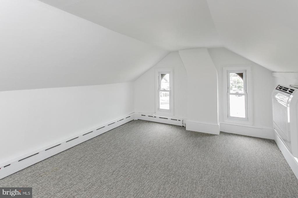 192 Main St