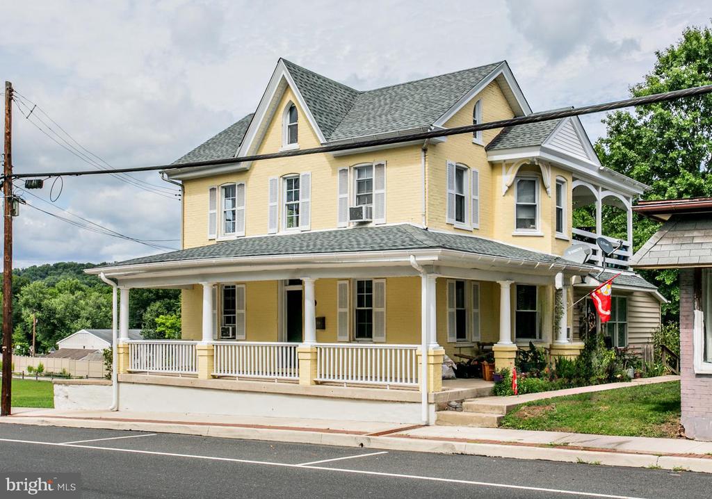 192 Main St