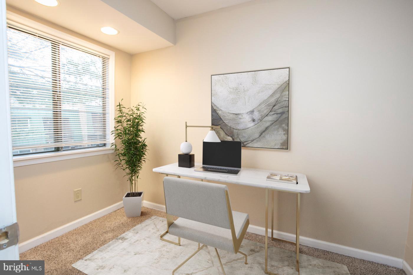 817 Meadowview Ln #817