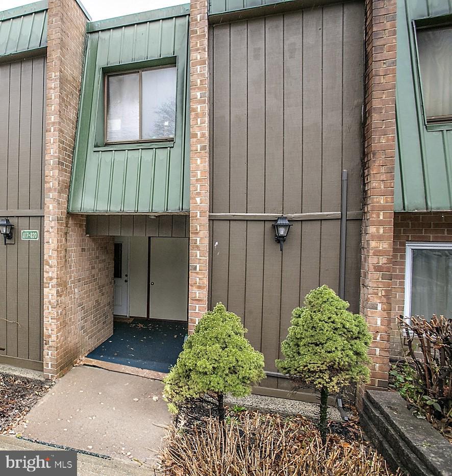 817 Meadowview Ln #817