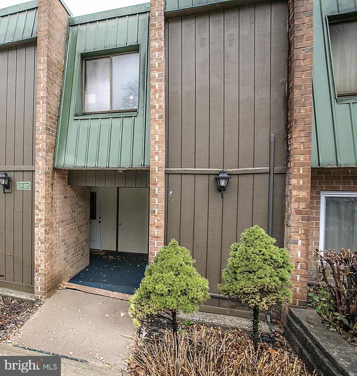 817 Meadowview Ln #817