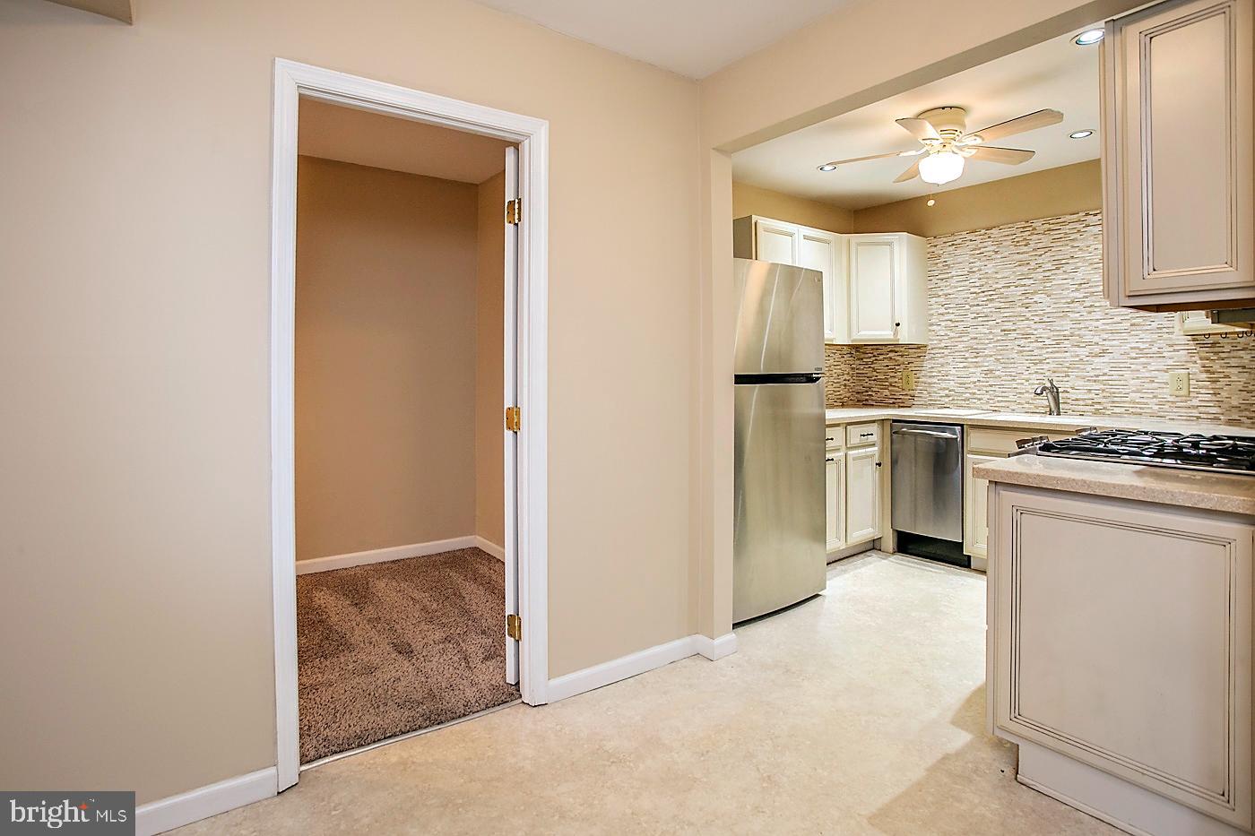 817 Meadowview Ln #817