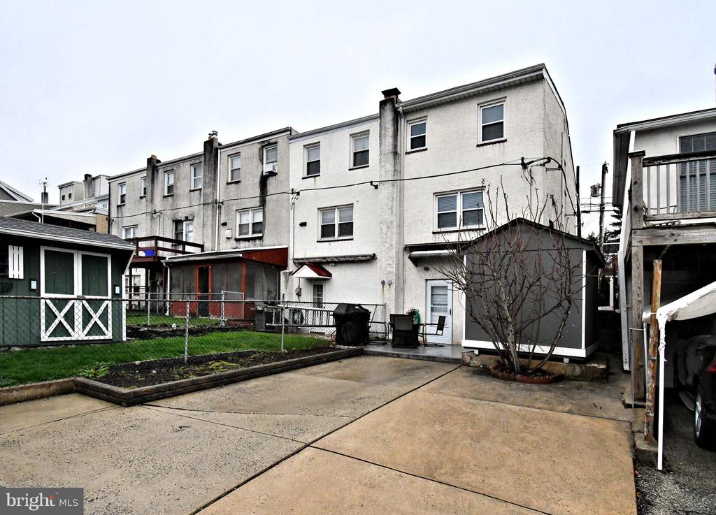 69 W 5th St