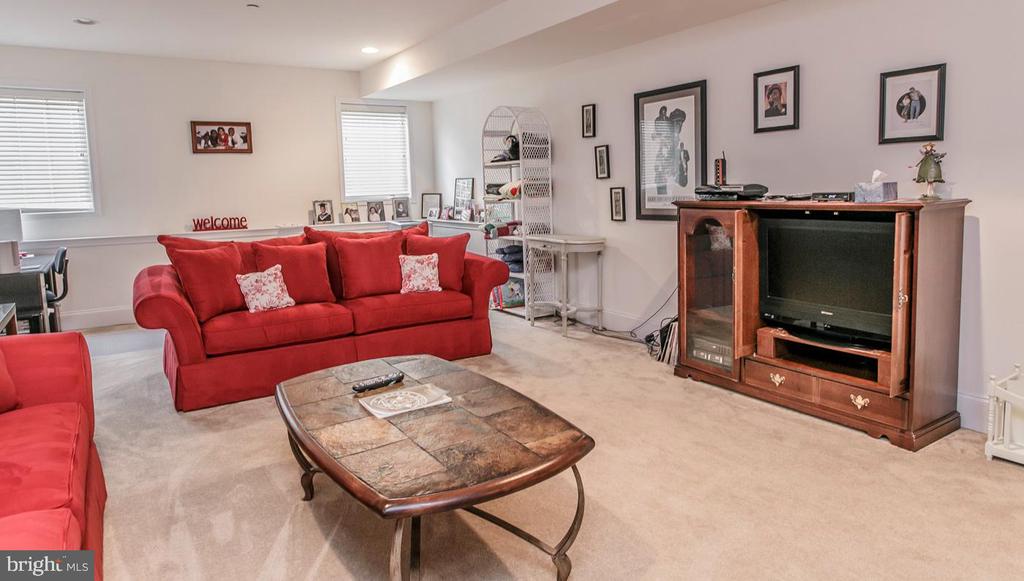 2405 ROMANO COURT