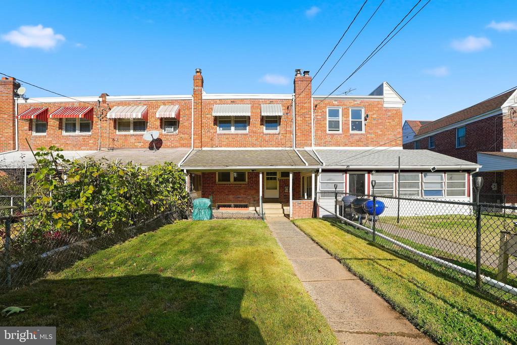 1028 POPLAR STREET