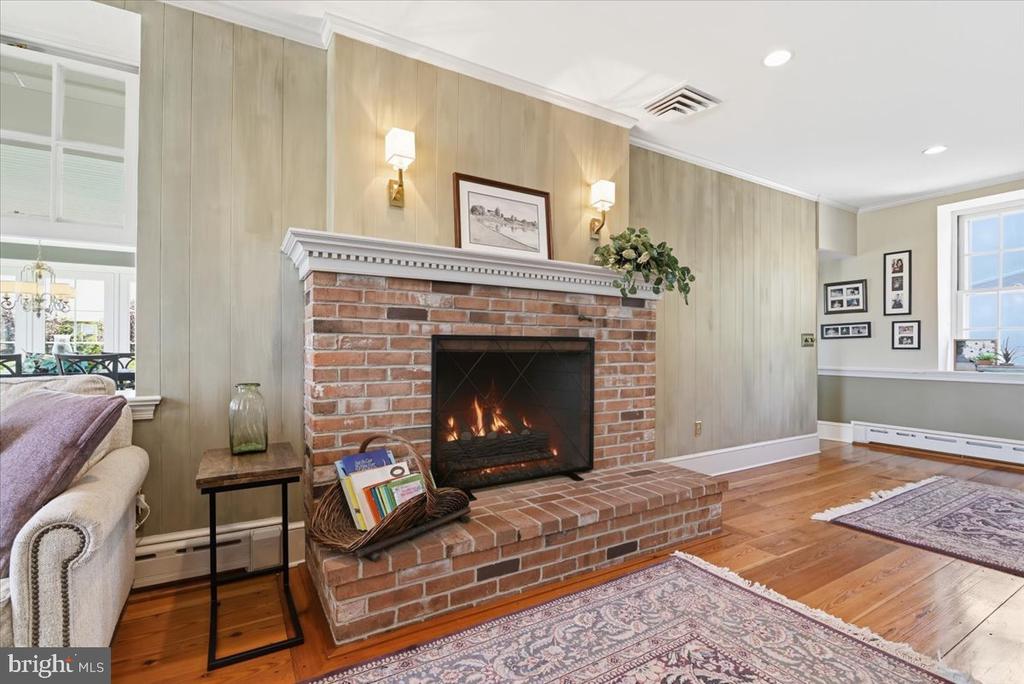 175 WAVERLY LANE