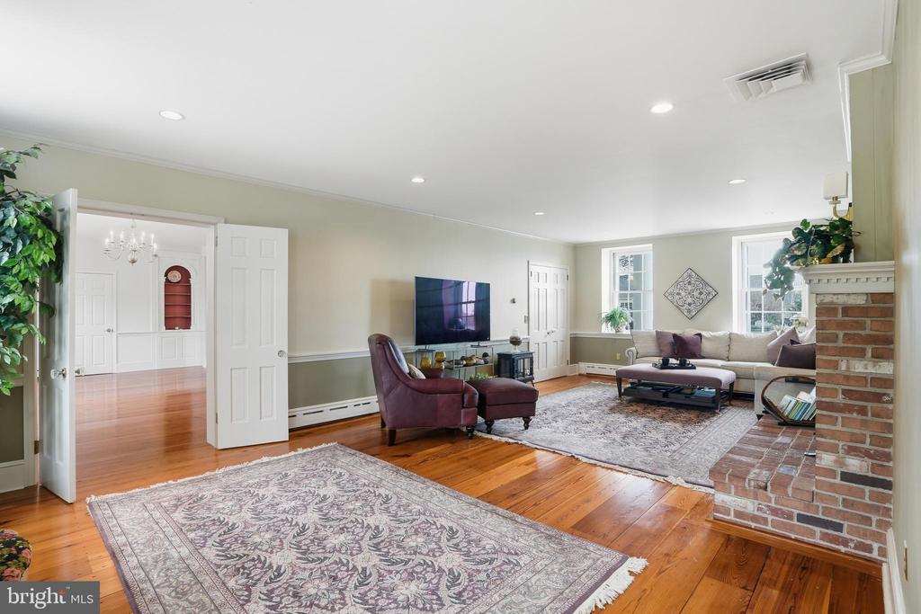 175 WAVERLY LANE