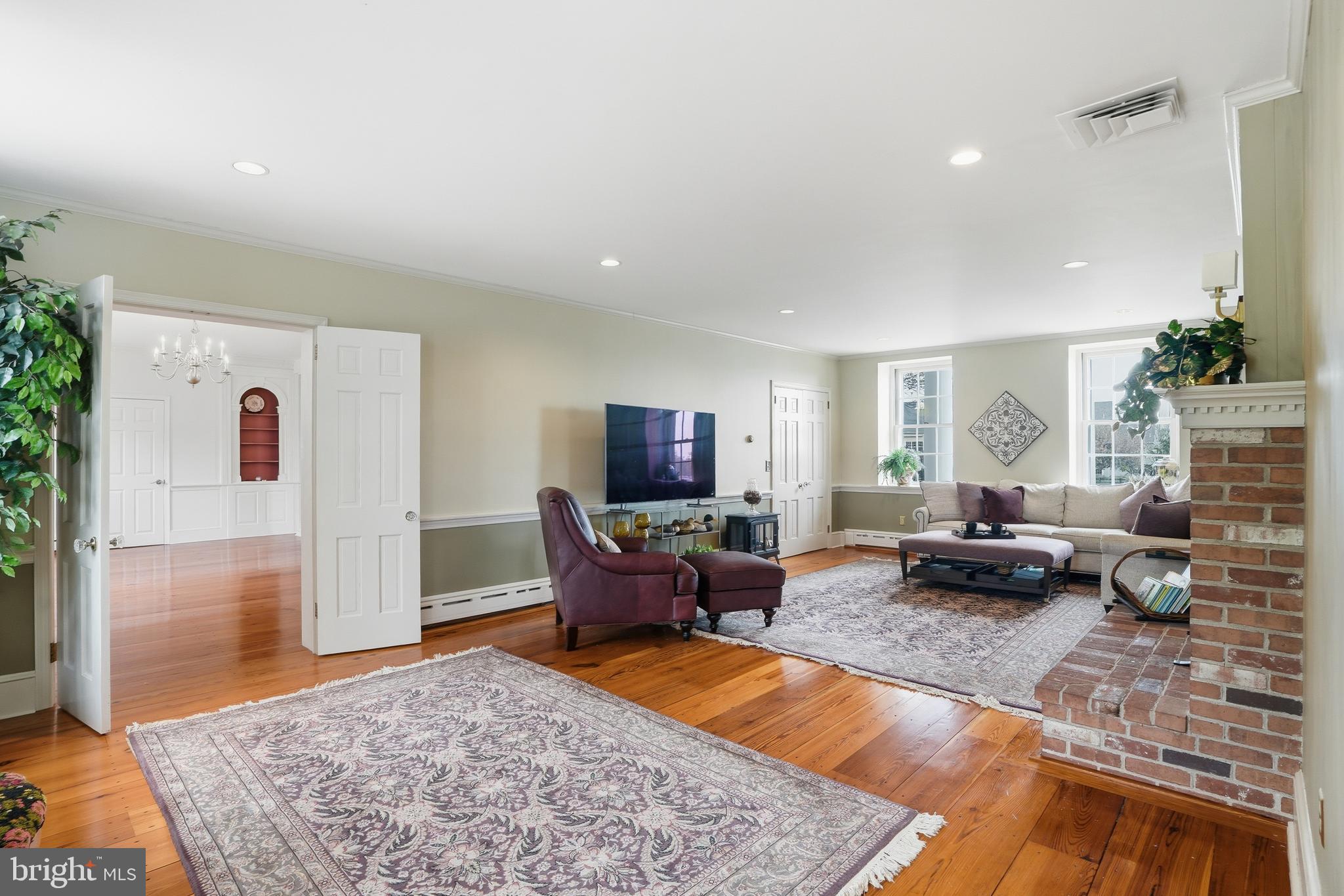 175 WAVERLY LANE