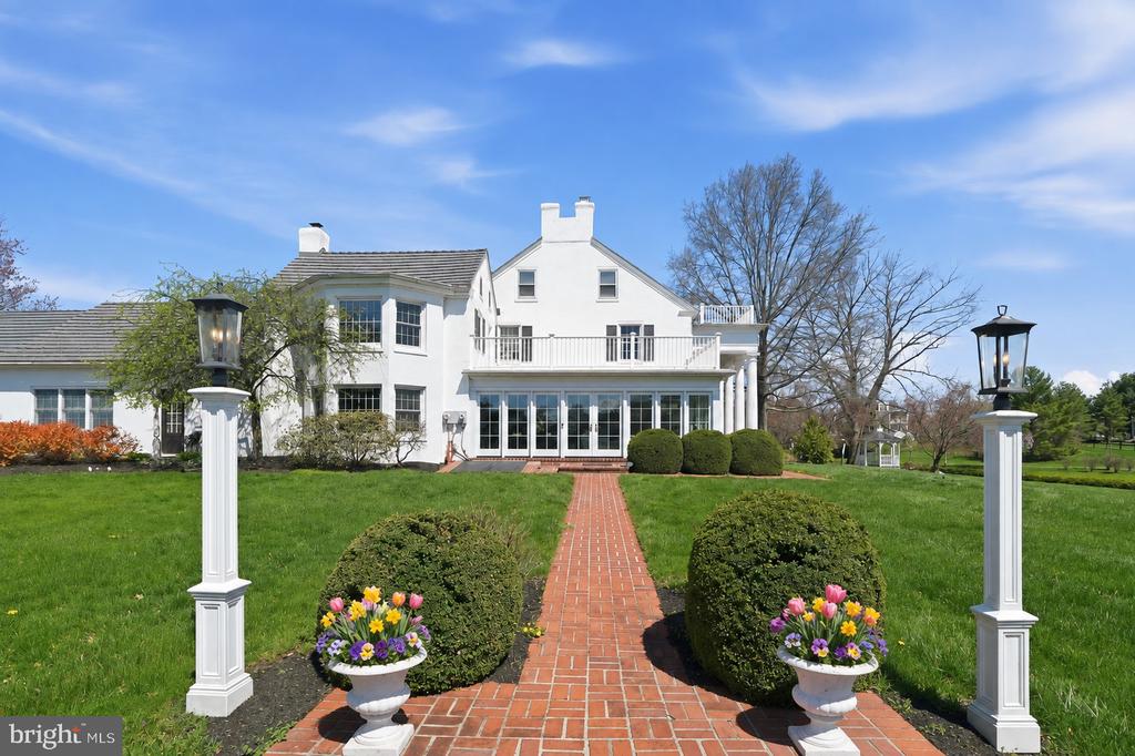 175 WAVERLY LANE