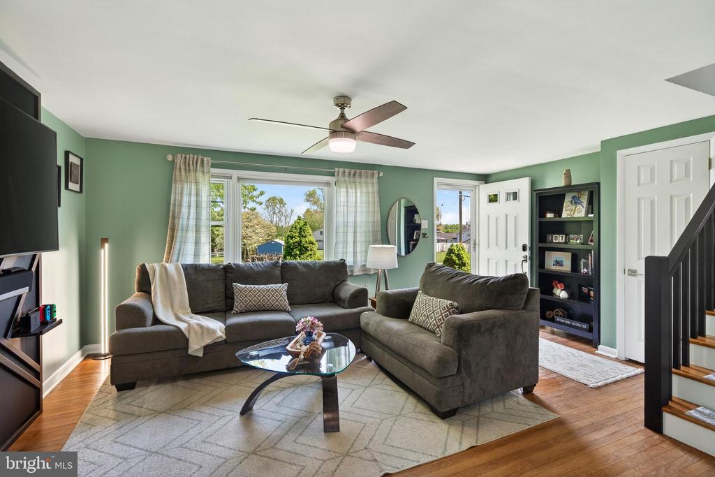 83 HAWTHORNE AVENUE