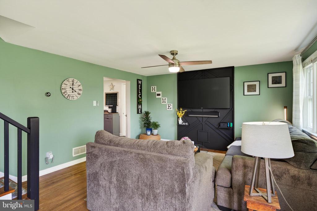 83 HAWTHORNE AVENUE