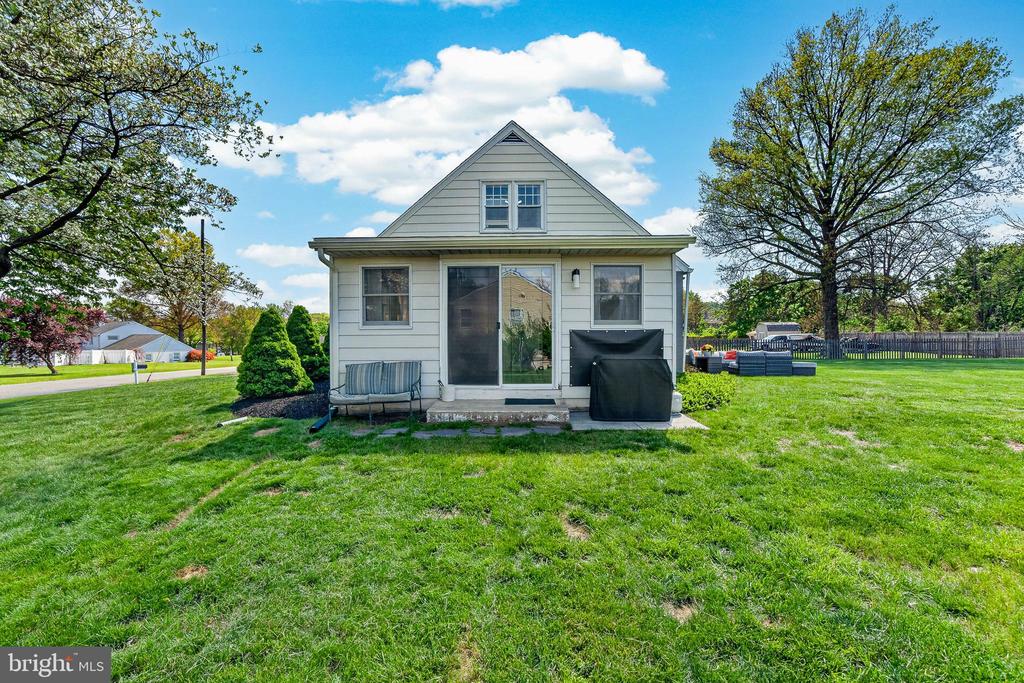 83 HAWTHORNE AVENUE