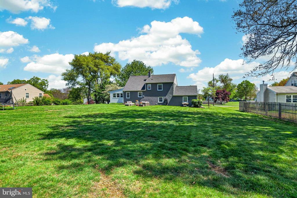 83 HAWTHORNE AVENUE