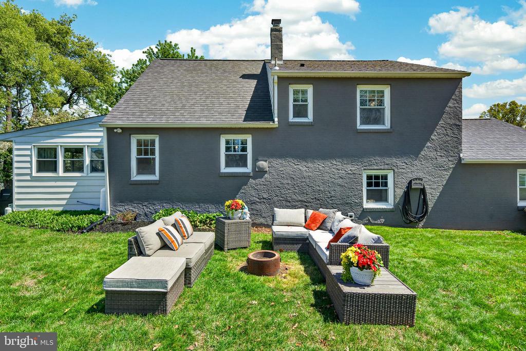 83 HAWTHORNE AVENUE