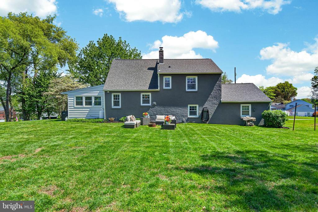 83 HAWTHORNE AVENUE