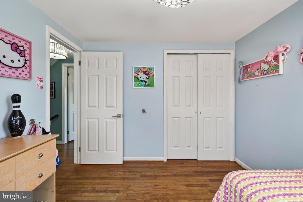 83 HAWTHORNE AVENUE