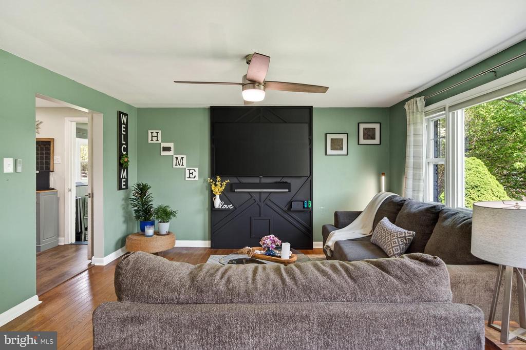 83 HAWTHORNE AVENUE