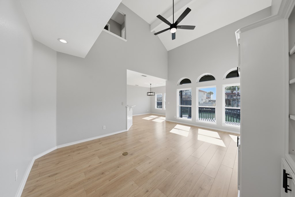 13745 Tajamar St.