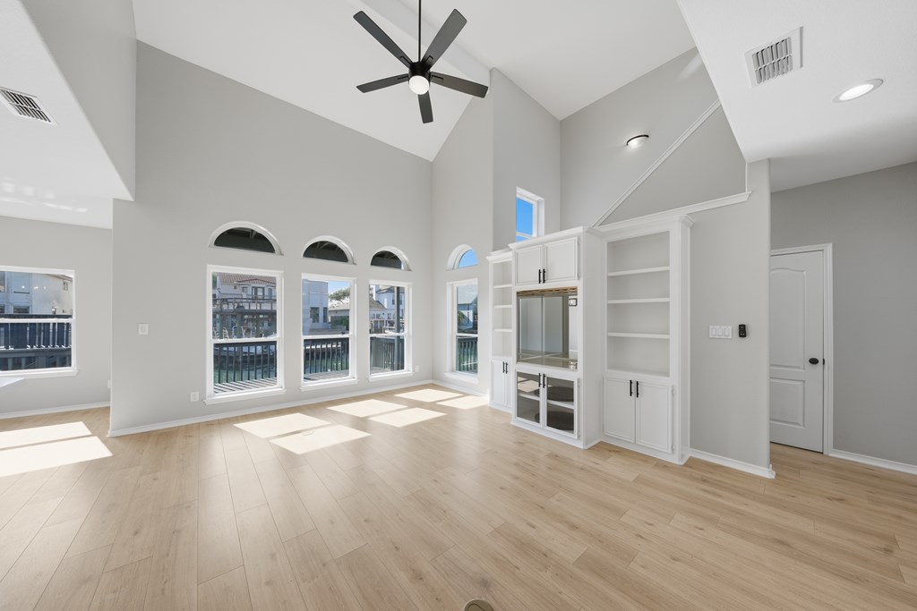13745 Tajamar St.