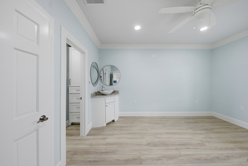 142-143 Channelview Rd