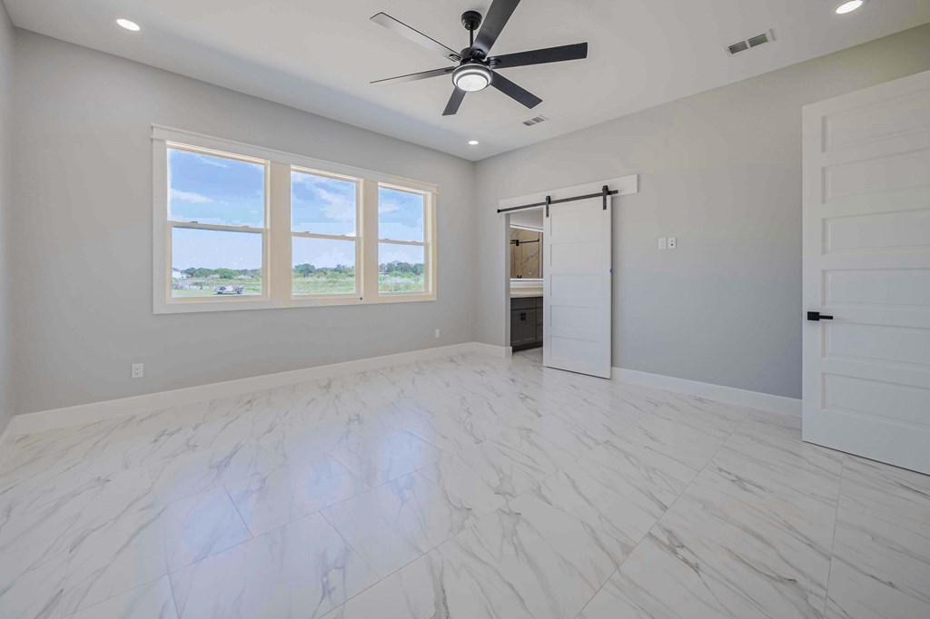 104 Windcrest Ln