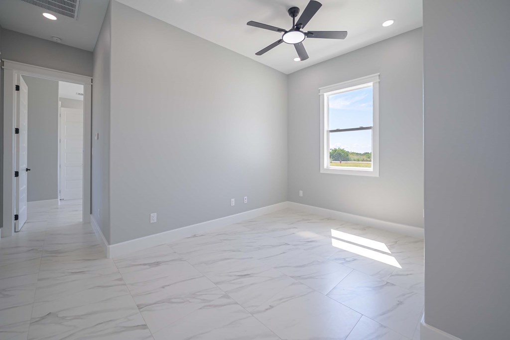 104 Windcrest Ln