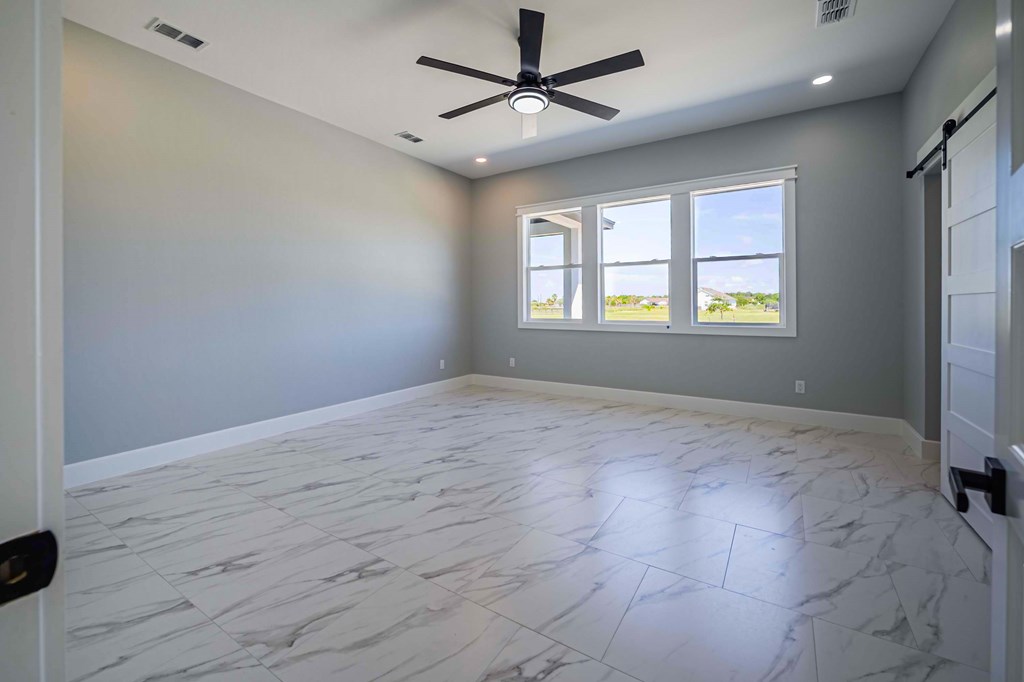 104 Windcrest Ln