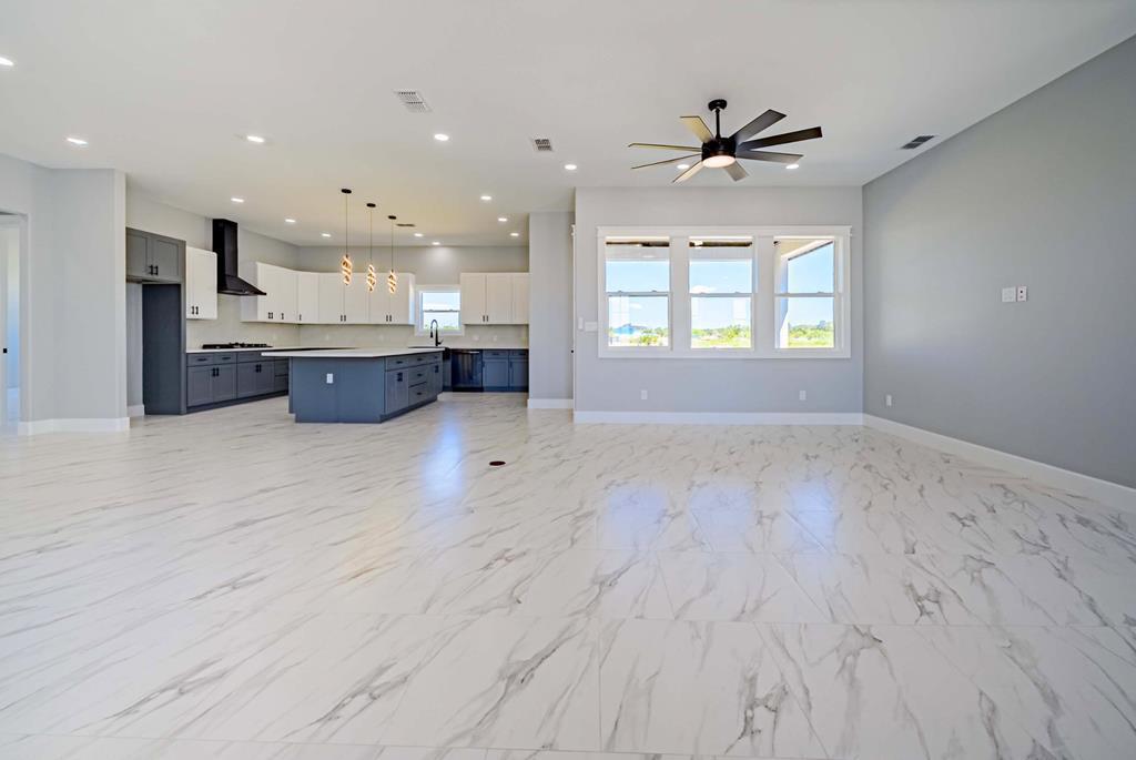 104 Windcrest Ln