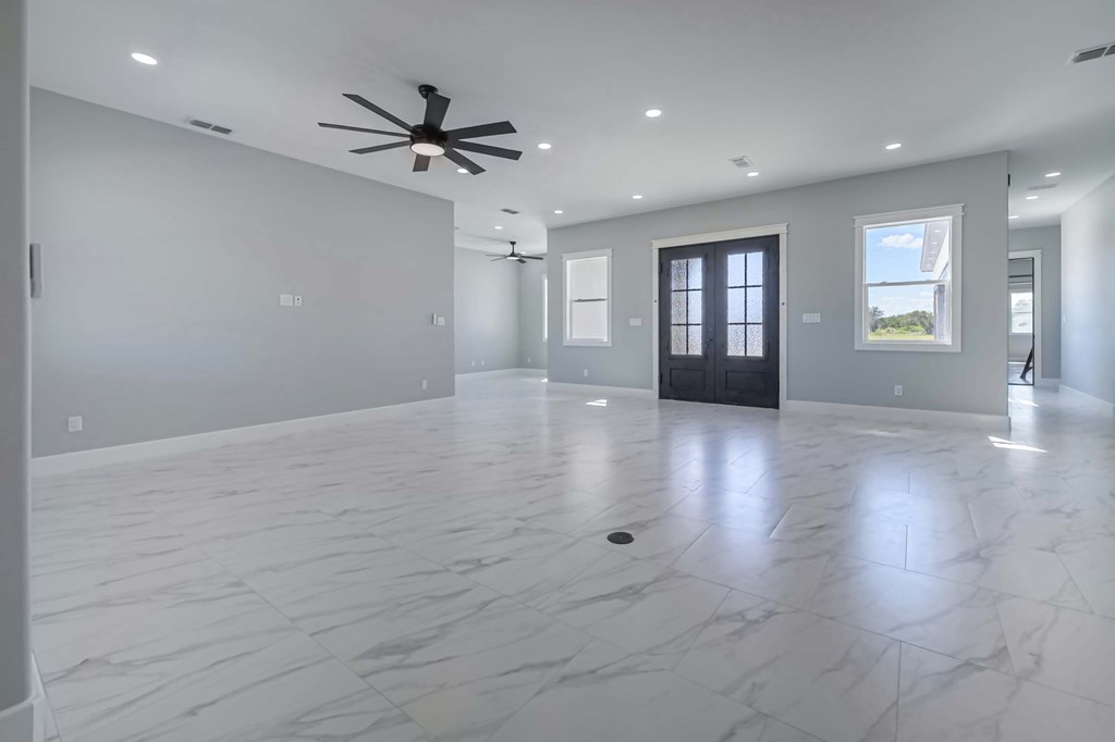 104 Windcrest Ln