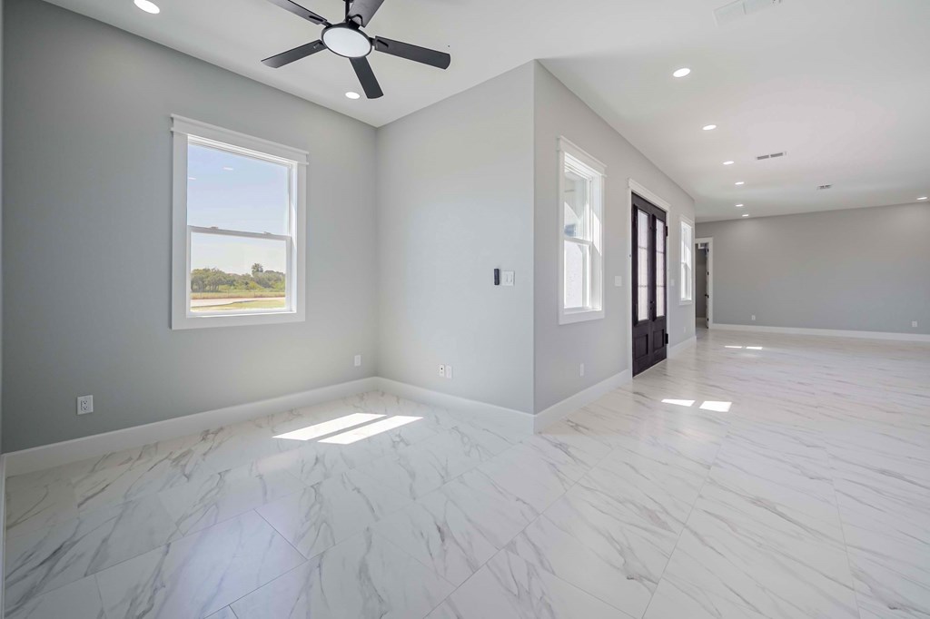 104 Windcrest Ln