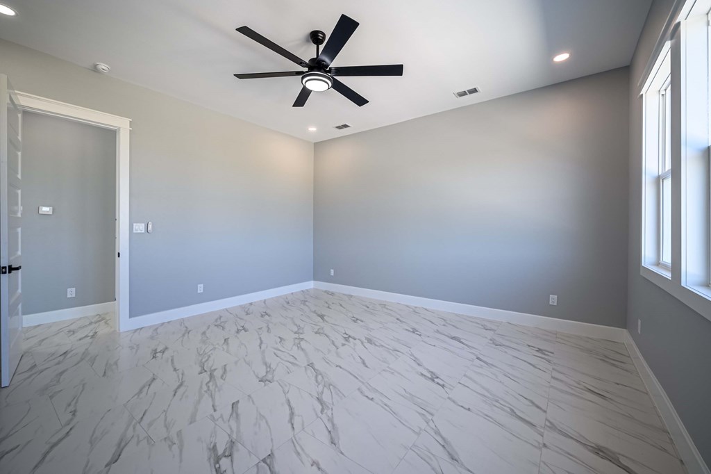 104 Windcrest Ln