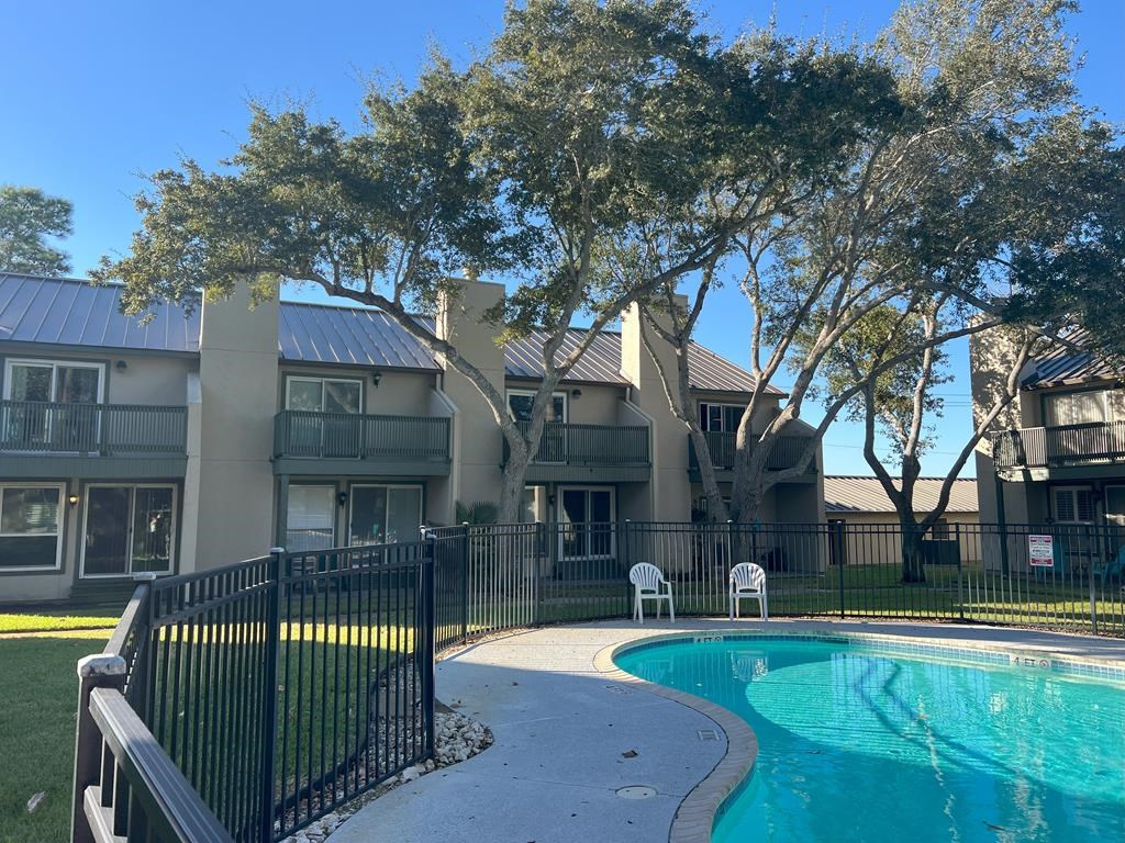 302 St Andrews Apt J -101