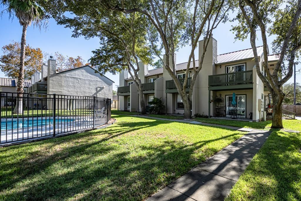 302 St Andrews Apt J -101