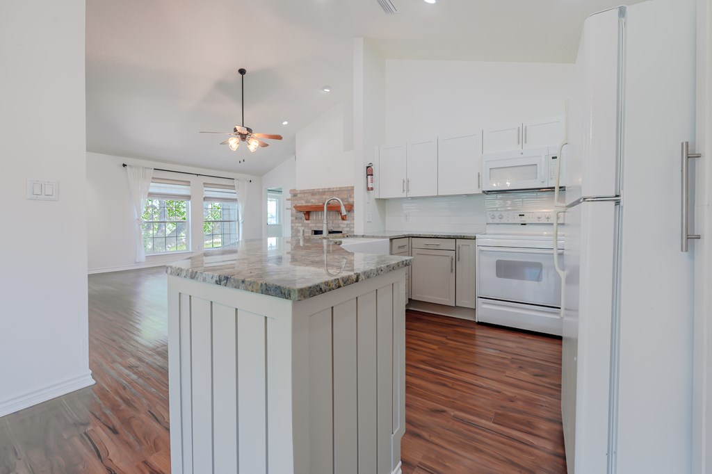 210 Oak Bay # 1203