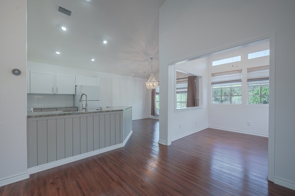 210 Oak Bay # 1203
