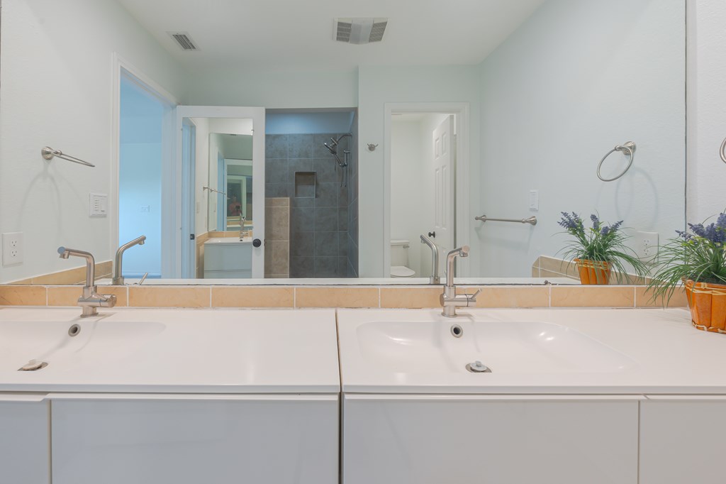 210 Oak Bay # 1203