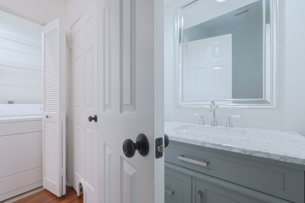 210 Oak Bay # 1203