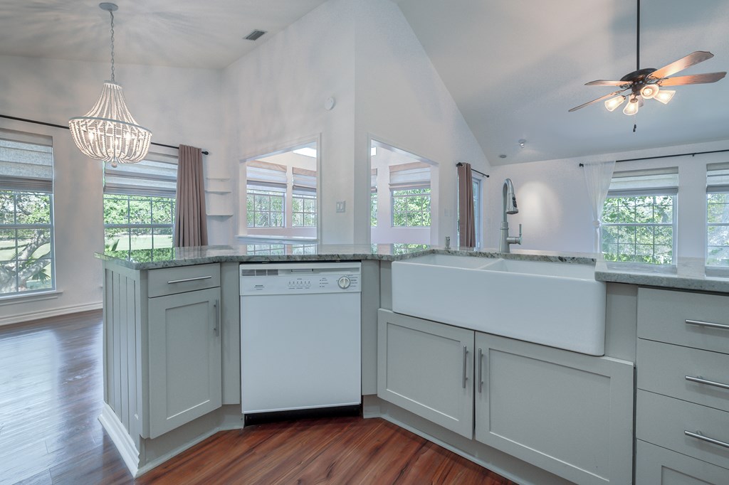 210 Oak Bay # 1203