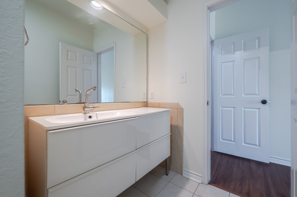 210 Oak Bay # 1203