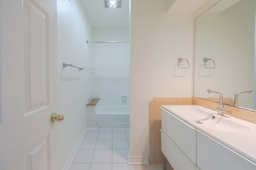 210 Oak Bay # 1203