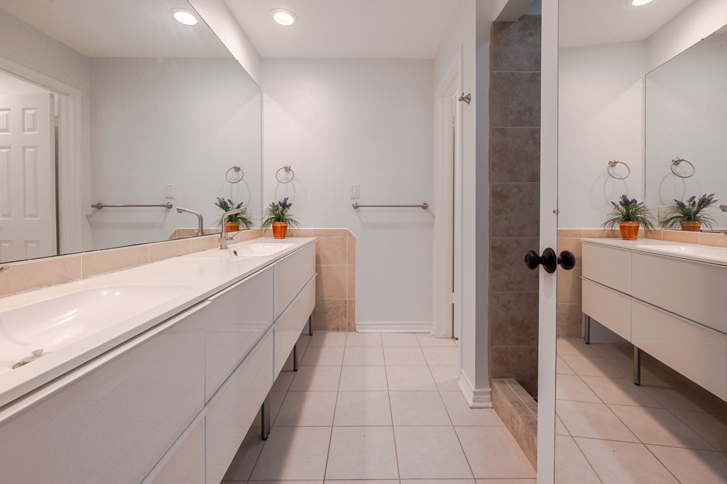 210 Oak Bay # 1203