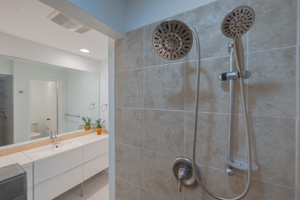 210 Oak Bay # 1203