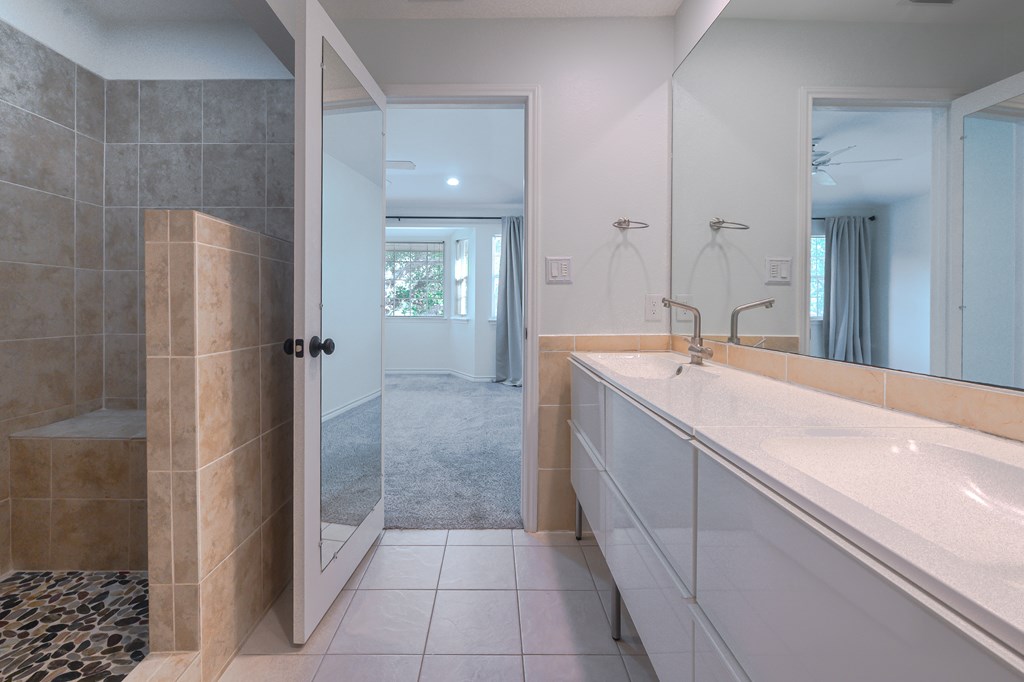210 Oak Bay # 1203