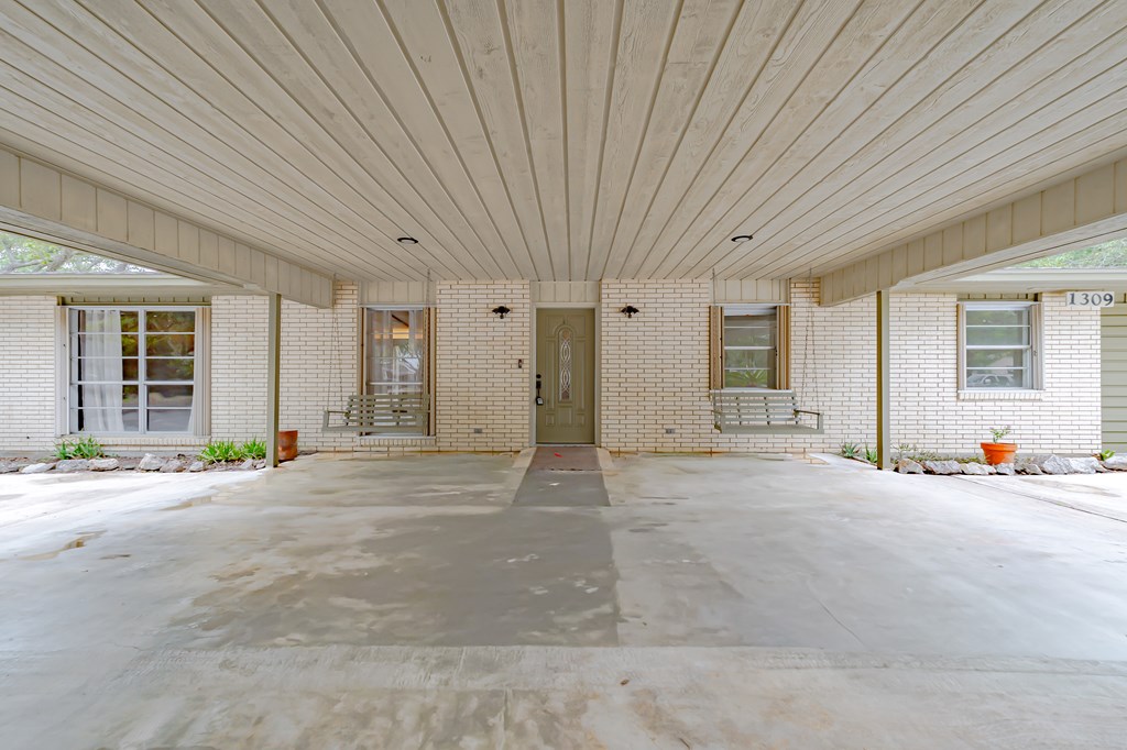 1309 Mesquite St