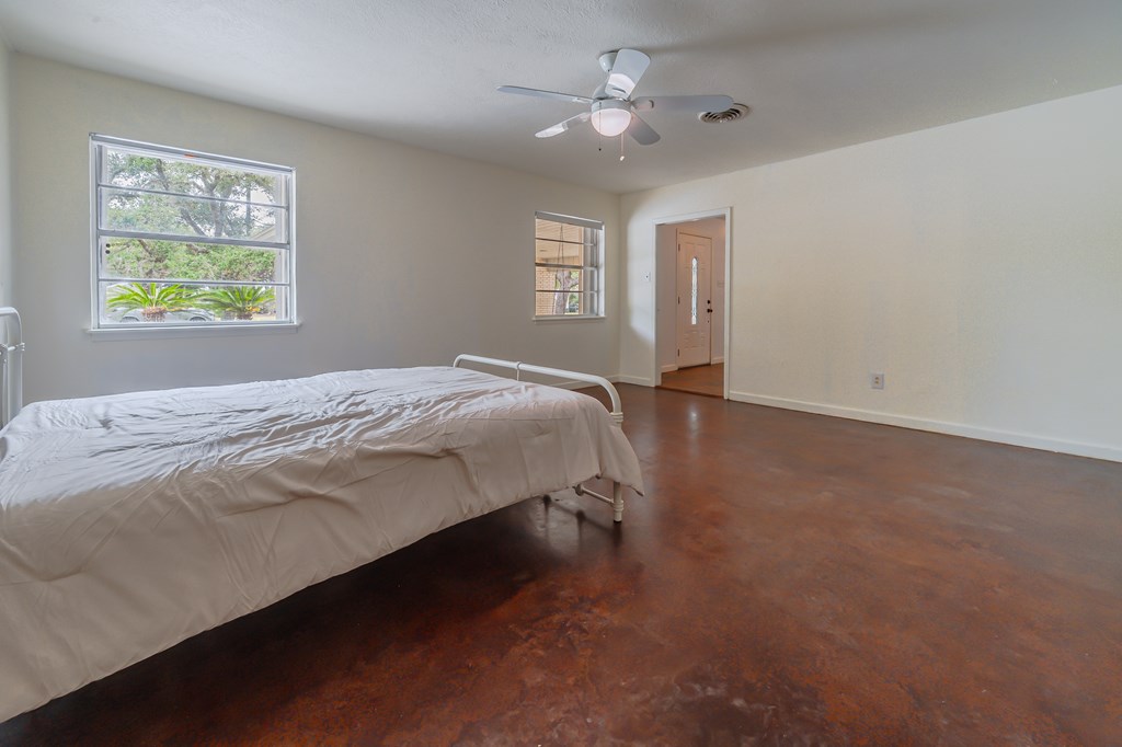 1309 Mesquite St