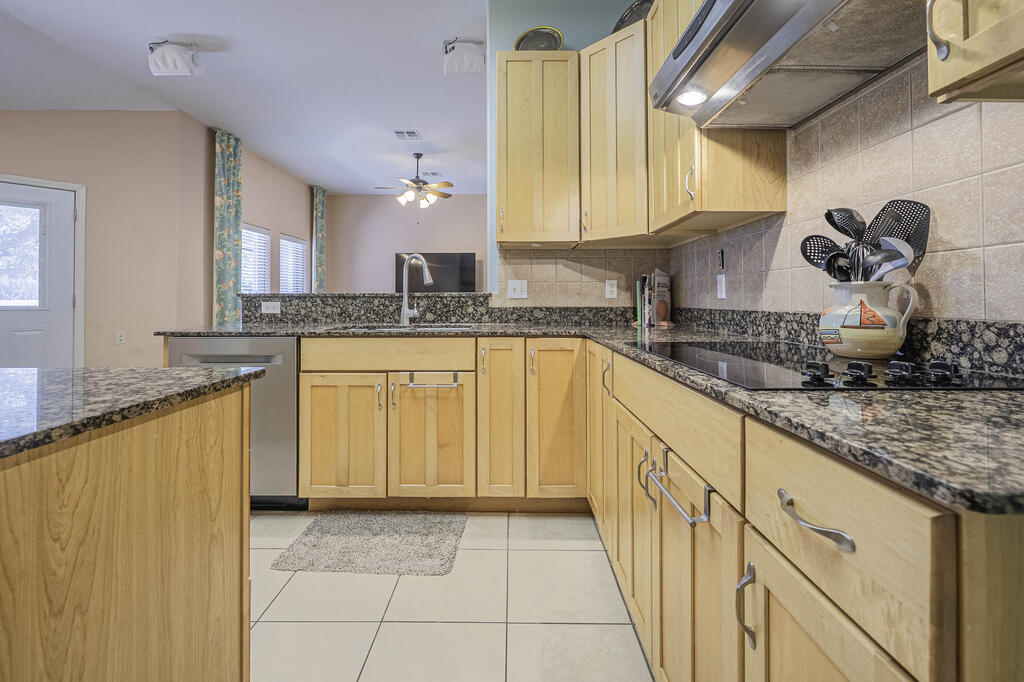 412 Fairway Oaks